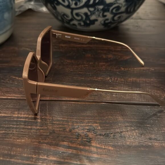 Quay Hotel Lobby sunglasses - Picture 5 of 8